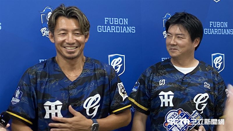 阪神虎OB鳥谷敬、富邦悍將副領隊林威助。（圖／記者張沛嘉攝影）