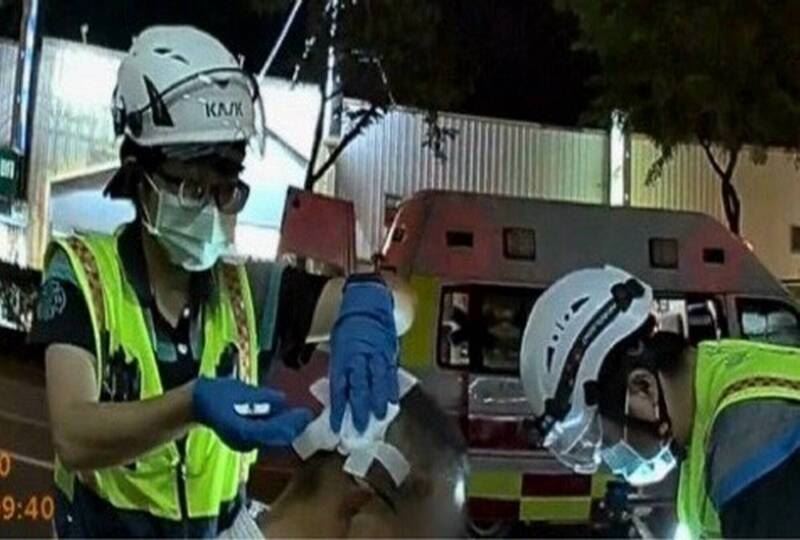 老翁從台中神岡騎電輔車至彰化，員警獲報上前協助。（圖／翻攝畫面）
