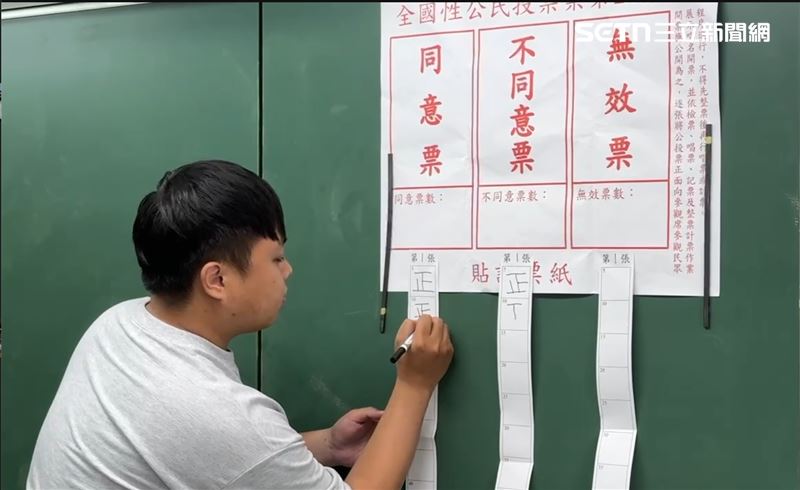 離核三廠最近的投開票所開票情形。（圖／記者朱俊傑攝影）