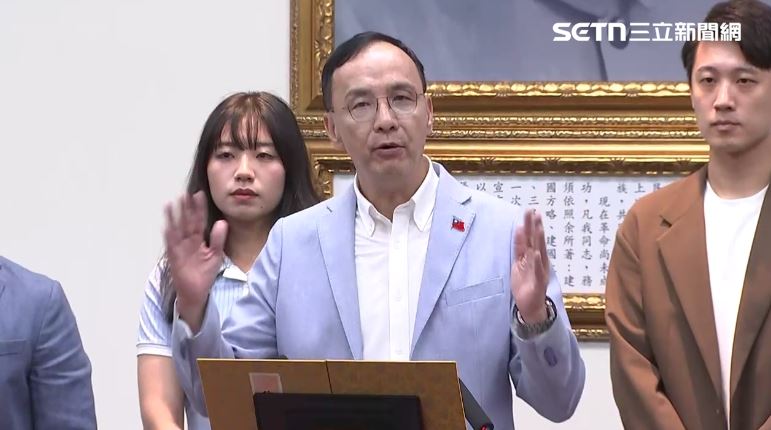 朱立倫（中）要求政府，釋放民眾黨前主席柯文哲和涉及偽造連署的國民黨黨工。（圖／翻攝畫面）