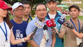 侯友宜受訪回應中央取消學校電費補助，表示新北自己來承擔。（圖／新北市府提供）