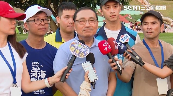 侯友宜受訪回應中央取消學校電費補助，表示新北自己來承擔。（圖／新北市府提供）