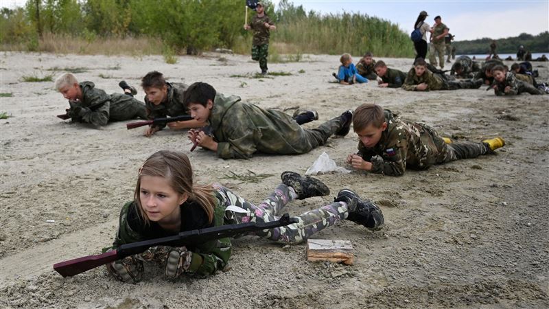 俄軍訓營惹議 83童學投手榴彈最小僅8歲