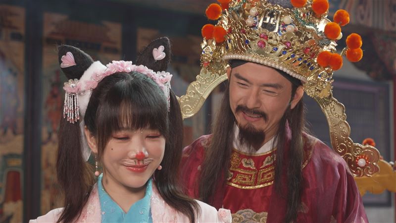 陳麒凱（右）、鄭詩婷飾演城隍爺與白兔仙。（圖／三立提供）