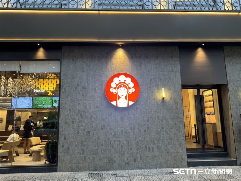 霸王茶姬今年3月租下越南第一郡的黃金店面想開首店，豈料卻出現爭議遲遲無法開幕，最後延宕到8/11才悄悄開業，但生意不如預期。（圖／受訪者提供）
