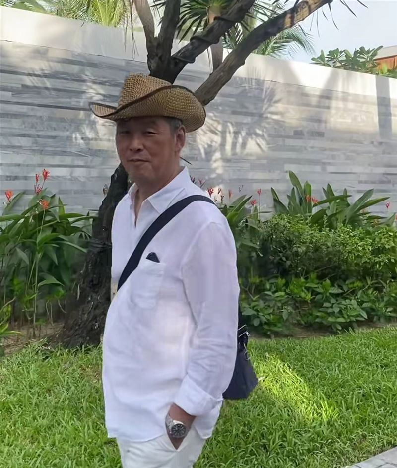 周曉涵父親體態保養很好。（圖／翻攝自周曉涵IG）