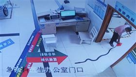 眼鏡王蛇,咬傷,中毒,醫院,血清（圖／翻攝自《澎湃新聞》）