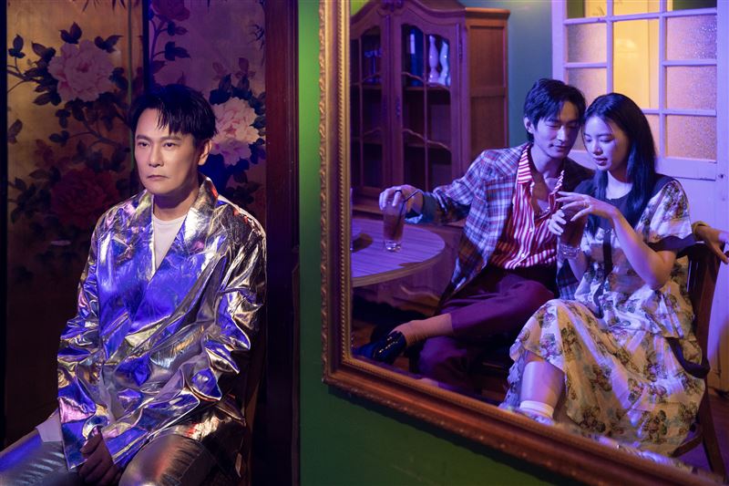 張信哲（左起）〈屬於我們的故事〉MV，找來黃河、陸夏合作。（圖／潮水音樂提供）