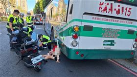 張婦全身多處擦挫傷準備送醫。（圖／翻攝畫面）