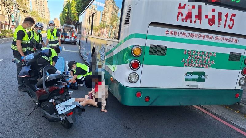 張婦全身多處擦挫傷準備送醫。（圖／翻攝畫面）