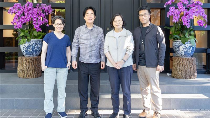 賴清德總統24日邀請前總統蔡英文與副總統蕭美琴到官邸交換意見。（圖／翻攝賴清德臉書）