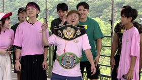 胡瓜玩遊戲闖關（圖／民視提供）