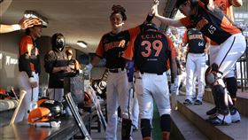 統一獅老將陳鏞基開轟。（圖／統一獅提供）