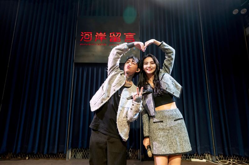 陳緗妮（右）是謝和弦（左）結婚4年的愛妻，也是他的經紀人。（圖／翻攝自陳緗妮臉書）