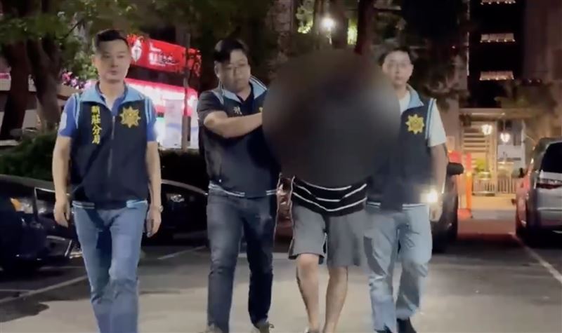 蔣姓男子坦承開車衝撞知名「斗六－鐘及美味當歸鴨」新莊總店和樹林店，因鐘姓少東積欠10萬元不還。（圖／翻攝畫面）