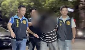 ▲蔣姓男子坦承開車衝撞知名「斗六－鐘及美味當歸鴨」新莊總店和樹林店，因鐘姓少東積欠10萬元不還。（圖／翻攝畫面）