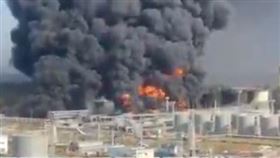 烏克蘭無人機攻擊，俄國南部煉油廠大火連燒4天。（圖／翻攝ｘPawlowskiMario）