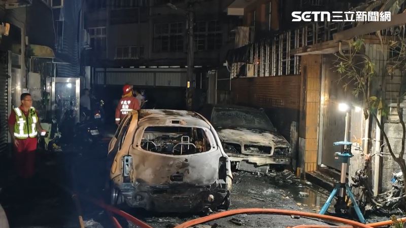 現場燃燒2戶2車，面積約40平方公尺。（圖／翻攝畫面）