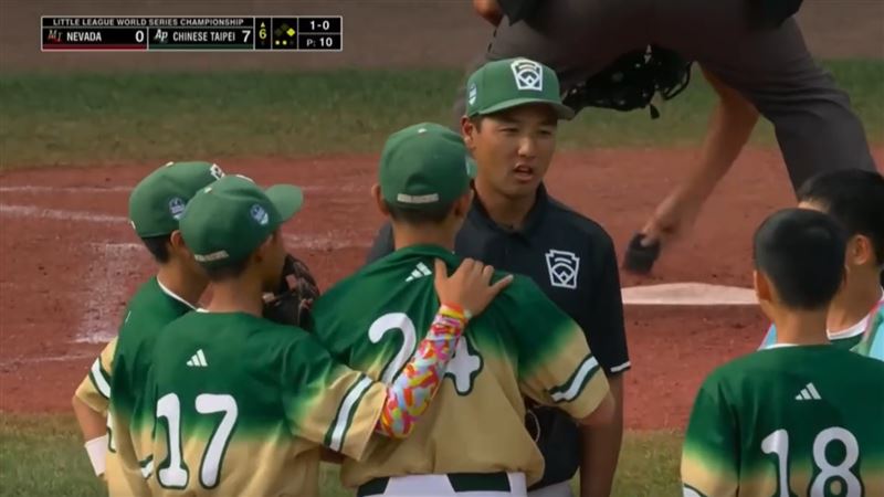 暫停上來帥一下爆紅　駱政宇曾披兄弟戰袍