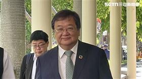 衛福部長邱泰源至今仍不願發出辭職聲明，對此他今日面對記者提問，僅回覆「謝謝大家的關心」。（圖／記者蔣季容攝影）