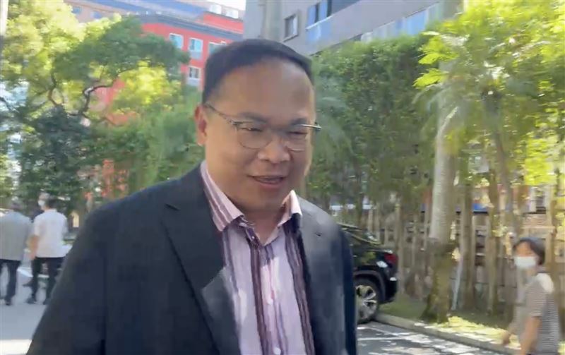 王義川未正面回應是否請辭黨團副幹事長。（圖／翻攝畫面）