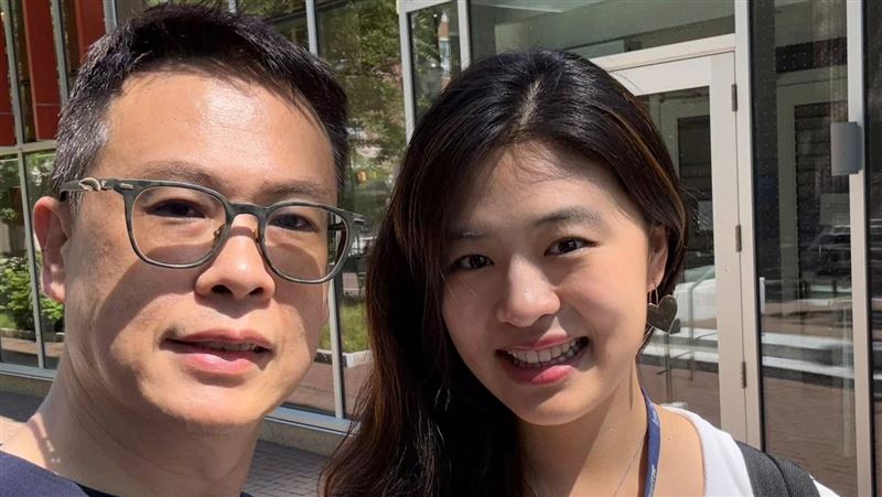 賈永婕女兒與父親王兆杰在美國（圖／翻攝自賈永婕的跑跳人生臉書）