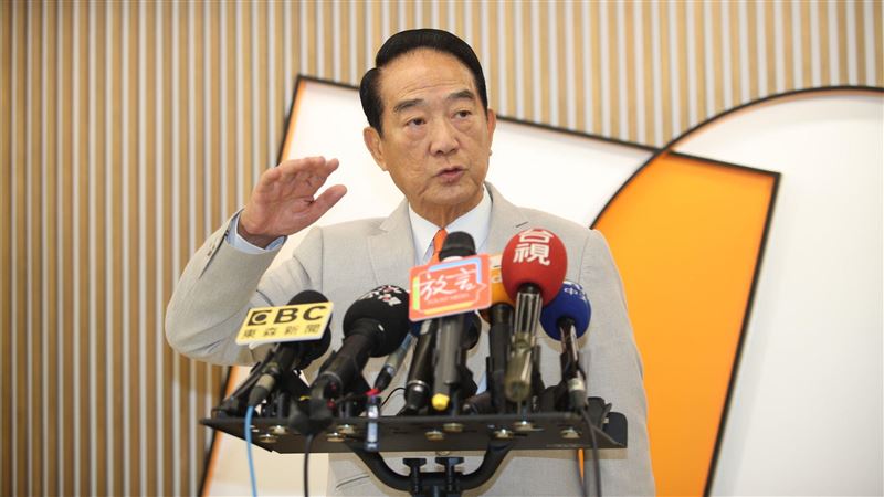 資深記者曝「被宋楚瑜丟名片」他這樣化解