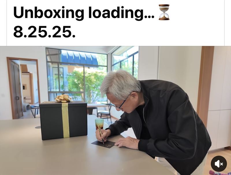 輝達在財報前夕釋出機器人影片，黃仁勳親簽賀卡祝賀「享受你新大腦」，引爆物理AI討論熱潮，黃仁勳所說的「新大腦」，是AI進化第四階段，從感知、生成到能理解環境並採取行動的物理AI。（圖／翻攝自輝達網站）