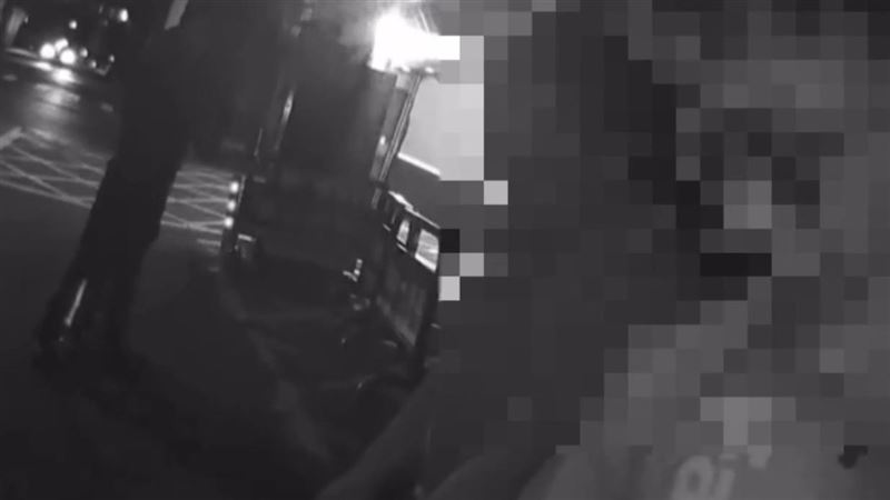 張男於超商偷酒被抓包遭警逮。（圖／翻攝畫面）