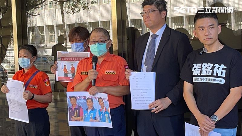 多名義交幹部在張銘祐及律師詹晉鑒陪同下前往北檢按鈴申告。（圖／記者楊忠翰攝影）