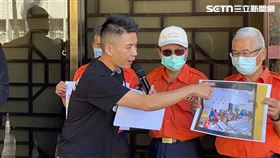 多名義交幹部在張銘祐及律師詹晉鑒陪同下前往北檢按鈴申告。（圖／記者楊忠翰攝影）