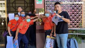 多名義交幹部在張銘祐及律師詹晉鑒陪同下前往北檢按鈴申告。（圖／記者楊忠翰攝影）