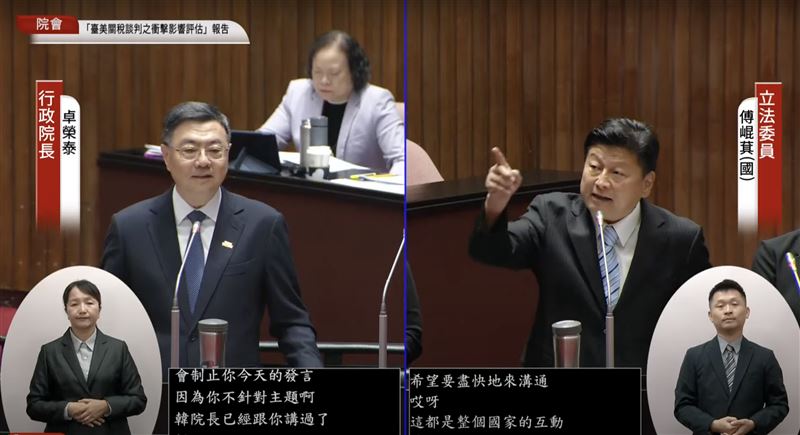 傅崐萁（右）質詢卓榮泰（左）時批評，「很多人對你施政都有不同意見」。（圖／翻攝自國會頻道）