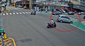 台中，復興路一段，樹義路口，轎車穿越車陣，高速直衝進加油站，撞破圍牆，駕駛嚇壞：煞車失靈（圖／翻攝畫面）