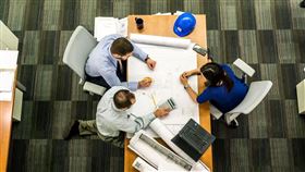 104調查顯示，2024年企業平均招募天數再創新高，主管職甚至要等近80天，顯示人力市場緊張，招募壓力空前，招到人卻留不住！新人快閃潮延燒，六個月內離職者占比超過三成，服務業與電子資訊業最為嚴重，六個月留任率雙雙跌破七成。（示意圖／PIXABAY）