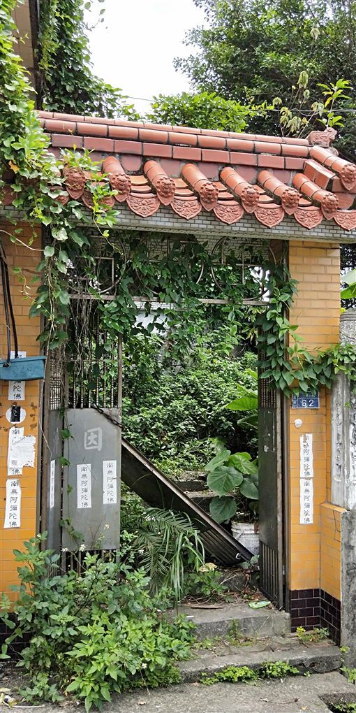 直擊基隆凈因寺！百年鬼傳說不斷，關心無明大火市議員病逝引起討論，更增添神秘。（圖／記者鍾志鵬攝影）