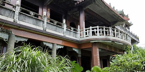 直擊基隆凈因寺！百年鬼傳說不斷，關心無明大火市議員病逝引起討論，更增添神秘。（圖／記者鍾志鵬攝影）