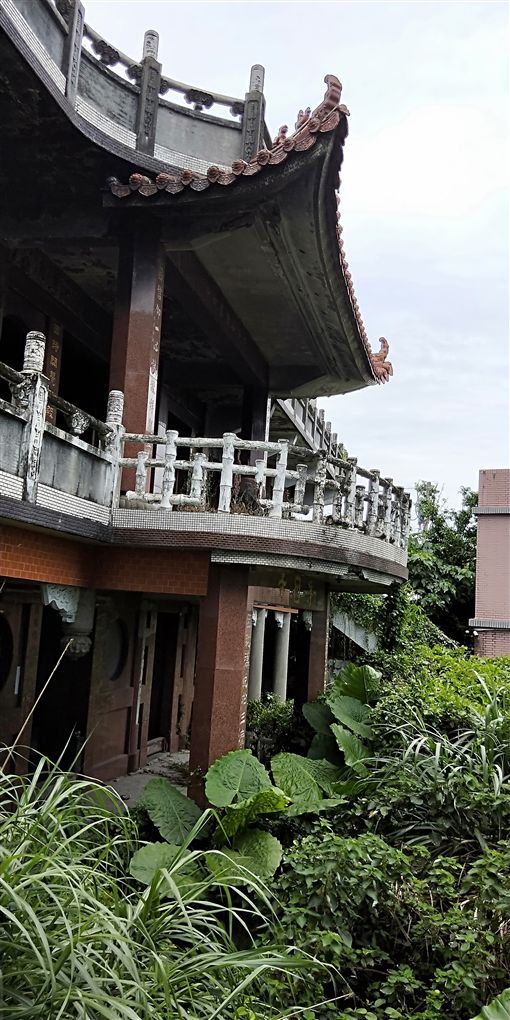 直擊基隆凈因寺！百年鬼傳說不斷，關心無明大火市議員病逝引起討論，更增添神秘。（圖／記者鍾志鵬攝影）