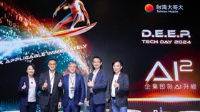 台灣大哥大將於9月9日舉辦第三屆硬科技日，以「OP AI落地智慧」為主題，聚焦企業導入AI的實戰應用，展示15項跨場域成果，總經理林之晨指出，「AI落地」不只是口號，而是要幫助企業真正「省得到、賺得到」，實現營運升級與效率提升。（圖／台灣大提供） 