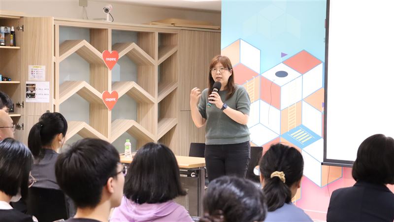 勞動部勞動力發展署青年職涯發展中心主任羅小冬感謝Coupang酷澎重視本次活動由多名高階主管與會演講，展現企業積極徵才的態度。（圖／酷澎提供）