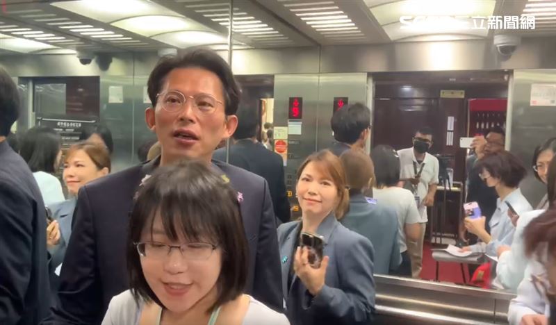黃國昌仍未正面回應兒子國籍相關提問。（圖／翻攝畫面）