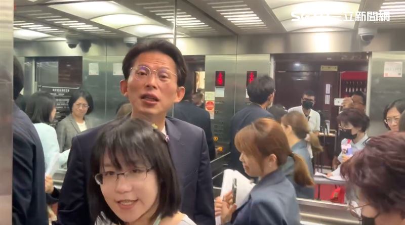 黃國昌仍未正面回應兒子國籍相關提問。（圖／翻攝畫面）