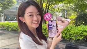 momo於8/30，再度聯手大稻埕夏日節，推「搶紅包、送免運券」等多重好禮，還首度推出【momo X大稻埕】聯名限定拍貼框，打造專屬回憶！(圖/MOMO提供)