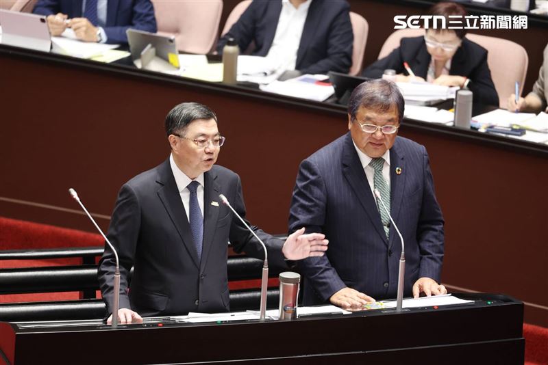 行政院長卓榮泰與衛福部長邱泰源。（圖／記者盧素梅攝影）