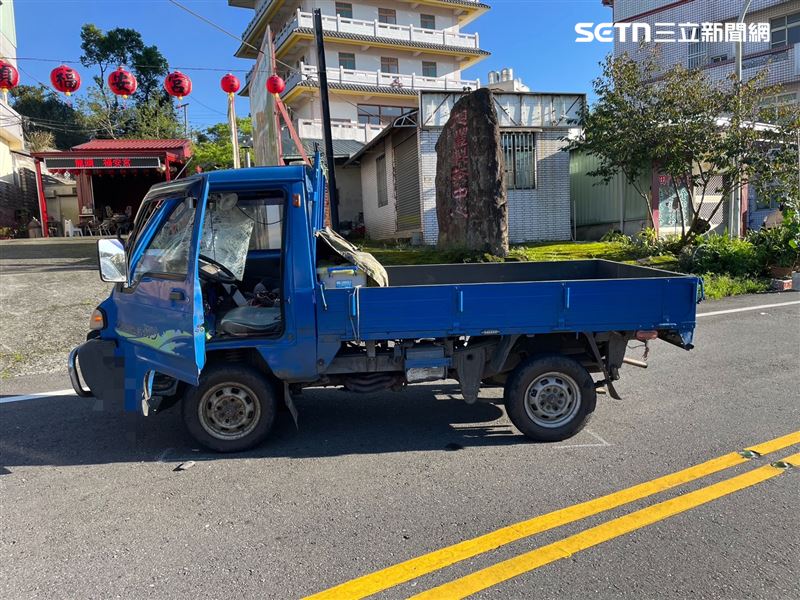 嘉義縣一輛小貨車猛撞，女行人破頭慘死。（圖／翻攝畫面）