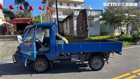 嘉義縣一輛小貨車猛撞，女行人破頭慘死。（圖／翻攝畫面）