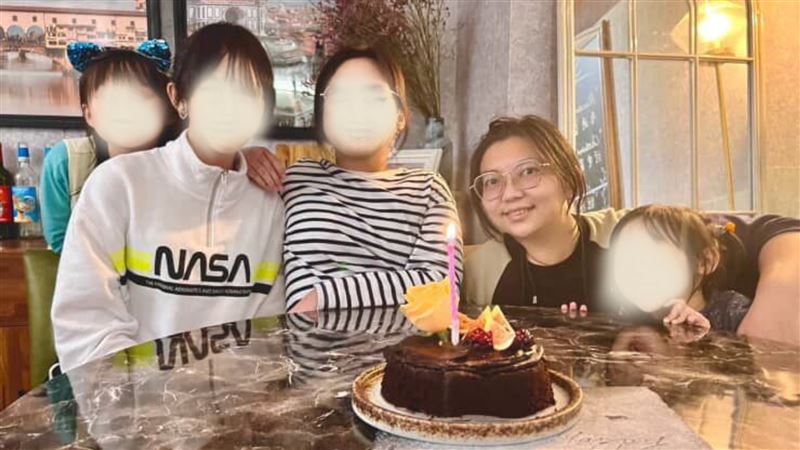 流亡美國香港媽媽，上周在第一天上班時遇上死亡車禍，留下4名女兒。（圖／安安提供）