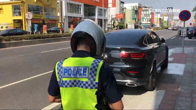 有民眾認為，警方取締違停標準不一