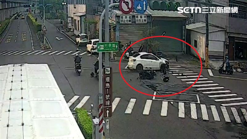 台南市歸仁區昨天（25日）傍晚發生駭人車禍。（圖／翻攝畫面）