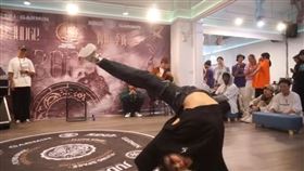 台灣正妹舞者爆紅！21秒片觀看數破百萬　日網暴動：太刺激了。（圖／翻攝自「One Judge Tricking Gathering」YouTube）